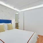 Golden Cage Chiado - Charm Historic And Cozy Apartment Lisbon
