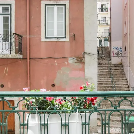 Golden Cage Chiado - Charm Historic And Cozy Apartamento Lisboa