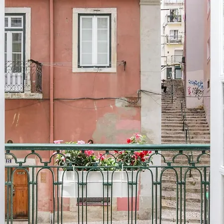 Golden Cage Chiado - Charm Historic And Cozy Lisbona