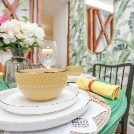 Appartamento Golden Cage Chiado - Charm Historic And Cozy Lisbona