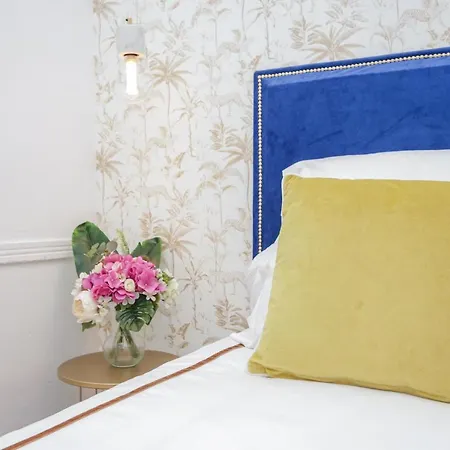 Golden Cage Chiado - Charm Historic And Cozy Lisbona